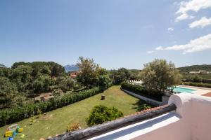 a view of the garden from the balcony of a house at White Sand Residence in Murta Maria