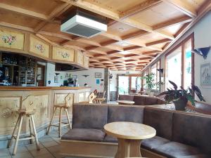 Lounge oder Bar in der Unterkunft Hôtel La Vanoise