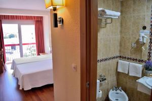 Koupelna v ubytování Hotel Mari Carmen