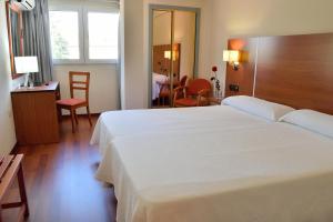 Postel nebo postele na pokoji v ubytování Hotel Mari Carmen