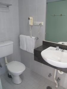 Koupelna v ubytování Devere Hotel