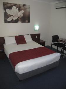 Postel nebo postele na pokoji v ubytování Devere Hotel