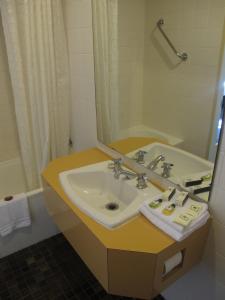 Koupelna v ubytování Devere Hotel