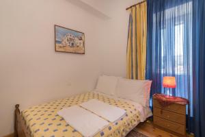 a small bedroom with a bed and a window at Angel's House in Volímai