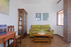 Posedenie v ubytovaní Spacious Sunny and Quiet Albayzin Apartment