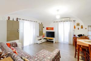 Televízia a/alebo spoločenská miestnosť v ubytovaní Catania Central Flat