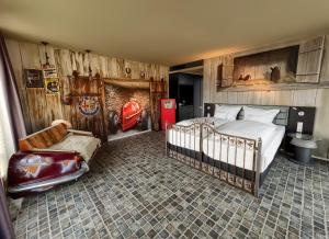 Postel nebo postele na pokoji v ubytování V8 HOTEL Motorworld Region Stuttgart