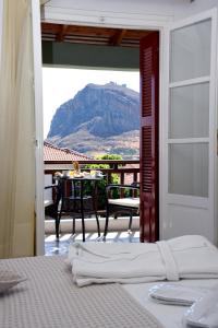 Nespecifikovaný výhled na hory nebo výhled na hory při pohledu z hotelu