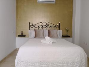 A bed or beds in a room at Apartamento La Victoria