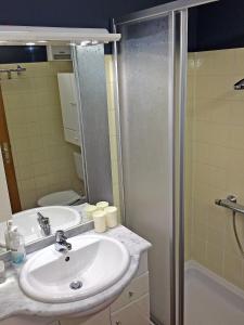 Ένα μπάνιο στο Ferienwohnung Brigitte +14 φωτογραφίες