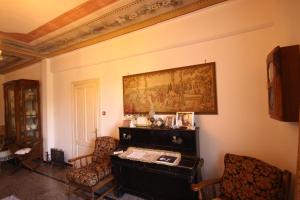 A seating area at villatiffany