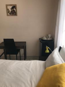 Essence of Africa Guesthouse tesisinde bir odada yatak veya yataklar
