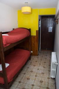 Postel nebo postele na pokoji v ubytování Hostel Inn Bariloche