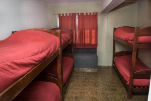 Postel nebo postele na pokoji v ubytování Hostel Inn Bariloche