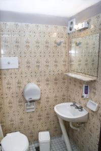 Phòng tắm tại Hostel Inn Bariloche