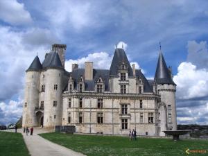 a castle with people standing in front of it at La Ligonne in Marillac