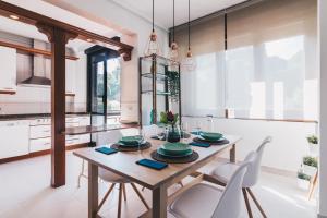 A kitchen or kitchenette at Zumalakarregi Apartment by People Rentals