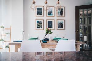A seating area at Zumalakarregi Apartment by People Rentals
