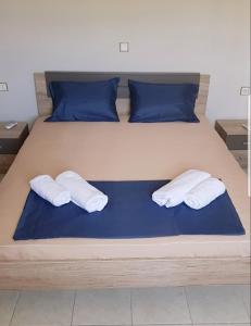 a bed with two pillows and two white pillows at Mojo modern apartment 2 in Alikanas
