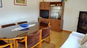 A seating area at La Caseta del Pitxo