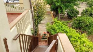 A garden outside La Caseta del Pitxo