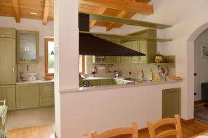 Kuchyň nebo kuchyňský kout v ubytování Andalo Chalet