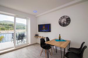 Nespecifikovaný výhled na hory nebo výhled na hory při pohledu z apartmánu