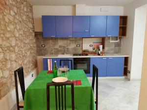 A kitchen or kitchenette at la maison de rêve