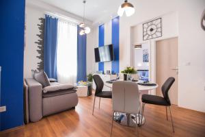 TV a/nebo společenská místnost v ubytování VisitZagreb Topaz&Sapphire