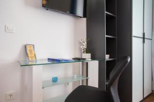 TV a/nebo společenská místnost v ubytování VisitZagreb Topaz&Sapphire