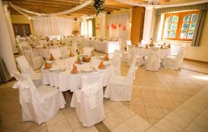 Restaurace v ubytování Geréby Kúria Hotel és Lovasudvar + 37 fotografií