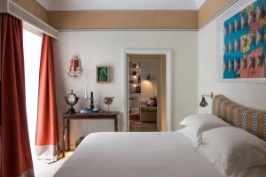 Ліжко або ліжка в номері Capri Tiberio Palace - The Leading Hotels of the World