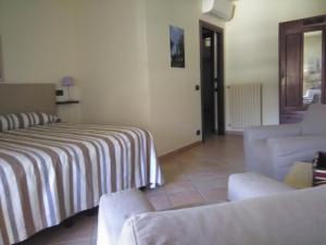 A bed or beds in a room at Casa Molly Még 17 kép