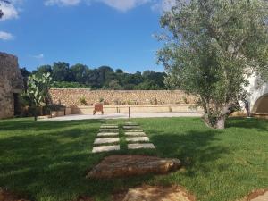 A garden outside Casale Donna Rosa