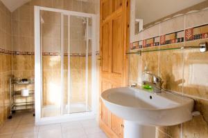 Ένα μπάνιο στο Brennan's Accommodation Glenties
