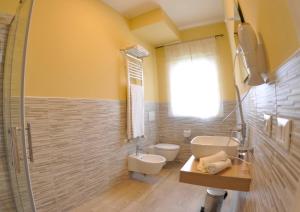 A bathroom at Cataleya Resort & Spa