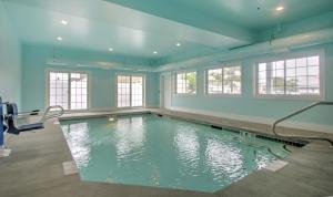 The swimming pool at or close to Atlantic Ocean Suites