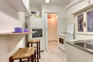 Η κουζίνα ή μικρή κουζίνα στο Appartamento a due passi dal Duomo