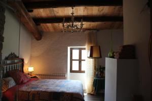 Katil atau katil-katil dalam bilik di La casa dels ocells