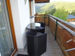 Balkón nebo terasa v ubytování Alpineas