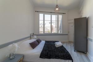 Appartement Cottage centre ville Clémenceau - APPART EVASIONにあるベッド