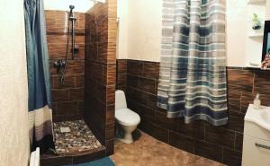 Ванна кімната в Komnata v gostevom dome na metro Osokorki