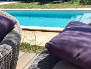 Bazén v ubytování Chambre et table d hotes chez Dom nebo v jeho okolí