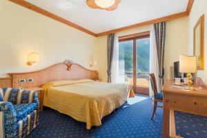 Postel nebo postele na pokoji v ubytování Ariston Lake View Hotel + 37 fotografií
