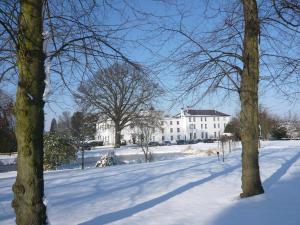 West Lodge Park v zimě