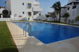 The swimming pool at or close to Valle Romano golf resort Capitolio Estepona