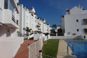 The swimming pool at or close to Valle Romano golf resort Capitolio Estepona