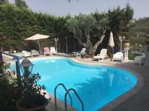 Bazén v ubytovaní B&B Villa del Sole Relais alebo v jeho blízkosti