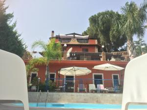 Bazén v ubytovaní B&B Villa del Sole Relais alebo v jeho blízkosti