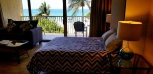 Area tempat duduk di Beach and sunset view from your balcony